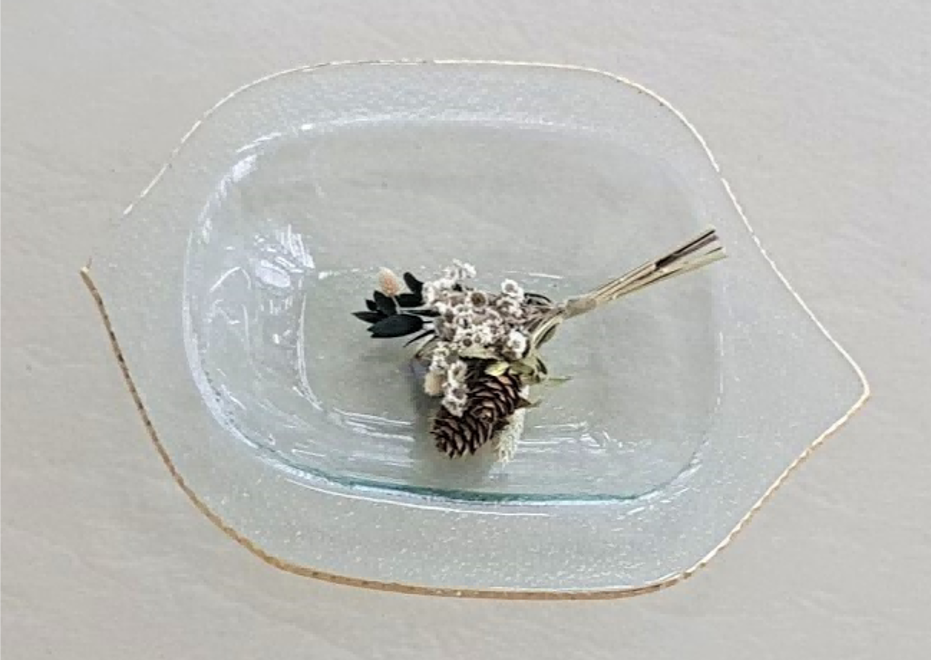Gold-rimmed Shaped Glass Serving Plate