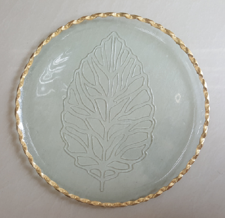 Twisted Gold-rimmed Decorative Plate with Embossed Leaf Design